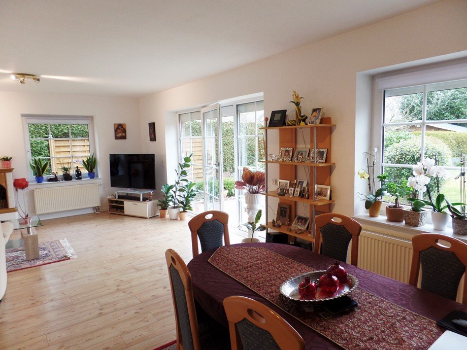 Wohnen EG Zweifamilienhaus L�bberstedt
