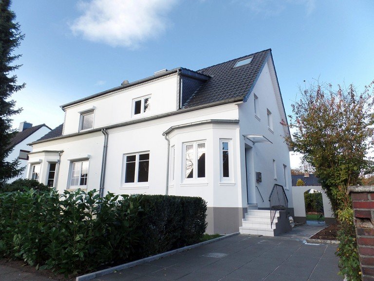 Hausansicht Bremen Doppelhaush�lfte Einziehen & Wohlf�hlen, liebevoll sanierte Doppelhaush�lfte mit Sonnengarten in beliebter Wohnlage