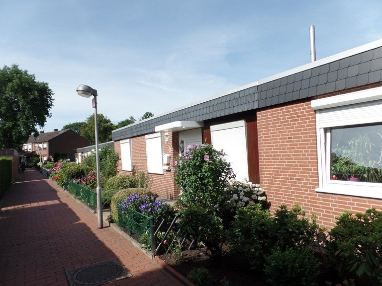 Hausansicht Bremen Bungalow Wohnen auf einer Ebene - Bungalow mit sch�nem Garten und Garage