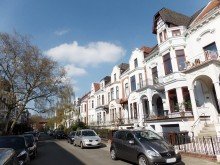 Strassenbild Wohnen in erstklassiger B�rgerparklage: Traumhafte 4 Zimmer-Wohnung mit 2 Balkone und Garage