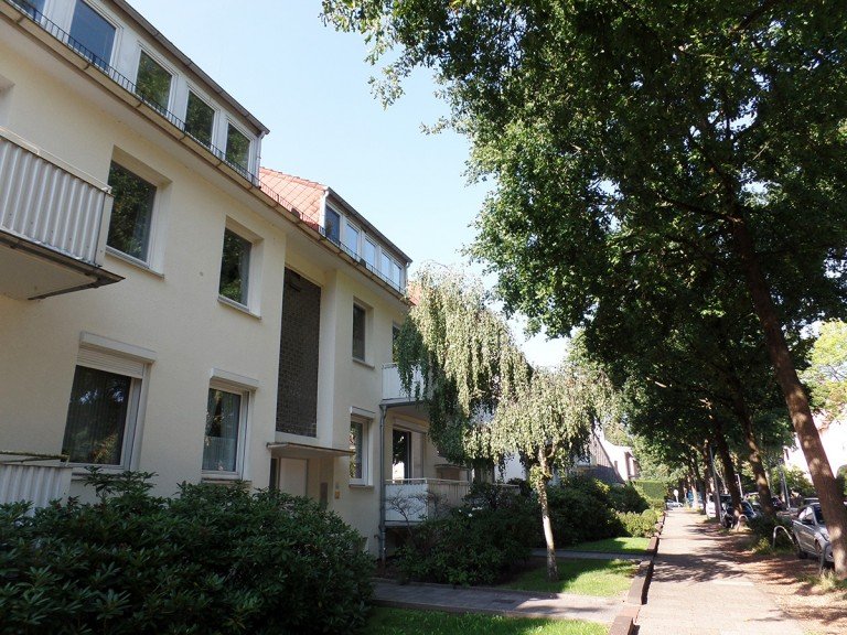 Hausansicht Bremen Etagenwohnung B�rgerparkviertel! Modernisierte 2-Zimmer- Eigentumswohnung mit zwei Balkonen in kleiner Wohnanlage