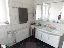 Badansicht Wohnen in erstklassiger B�rgerparklage: Traumhafte 4 Zimmer-Wohnung mit 2 Balkone und Garage