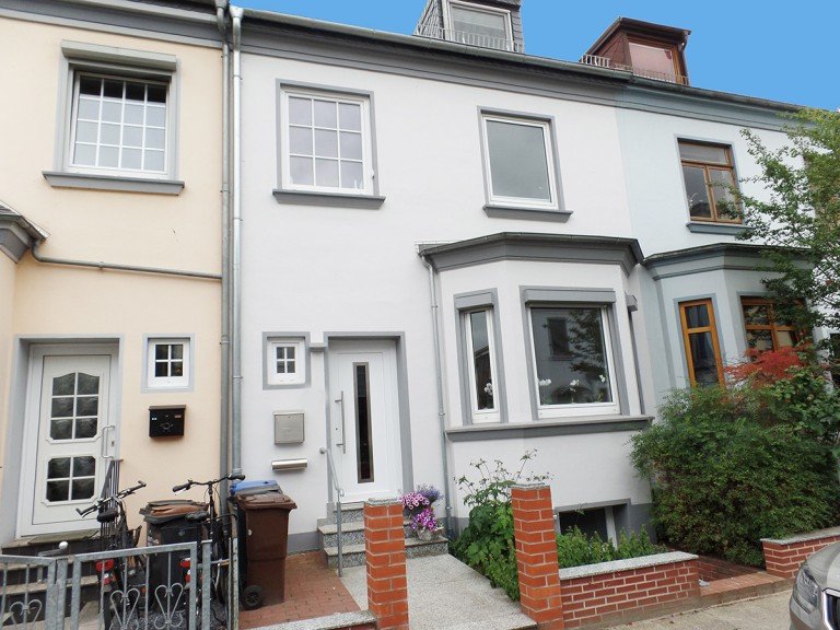 Hausansicht Bremen Haus Charmantes, sehr gepflegtes Bremer Reihenhaus mit Sonnengarten in ruhiger Wohnstra�e